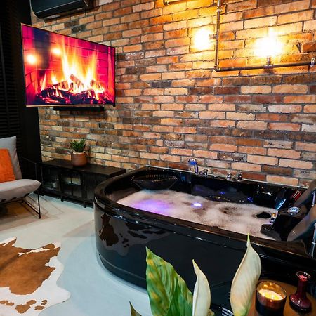 Aparthotel Zator Industrial 58 Jacuzzi 外观 照片